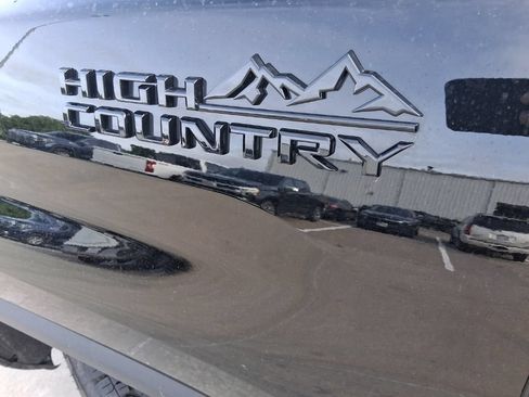 Used 2026 Chevrolet Silverado 2500 High Country w/ Midnight Edition AWD/4WD image 9