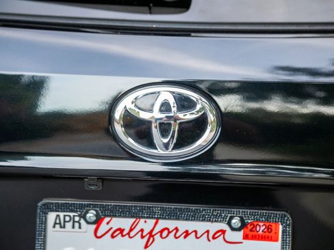 Used 2024 Toyota Highlander XLE image 16