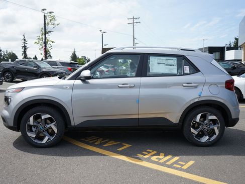 Used 2025 Hyundai Venue SEL image 7