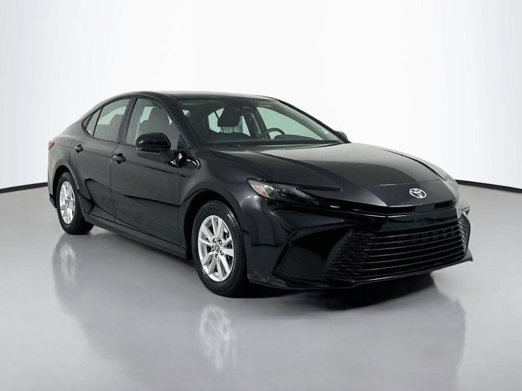 Used 2025 Toyota Camry LE FWD image 4