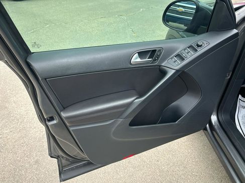 Used 2016 Volkswagen Tiguan SE image 8