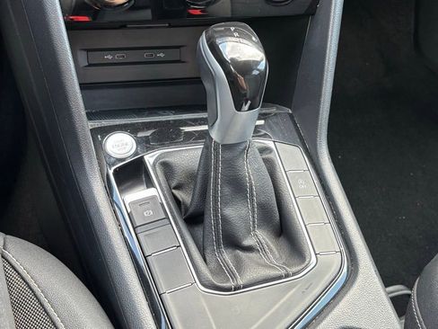 Used 2024 Volkswagen Taos SE image 12