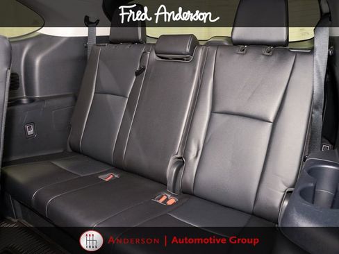 Used 2023 Toyota Highlander XLE AWD/4WD image 11