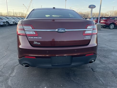 Used 2016 Ford Taurus SEL image 4