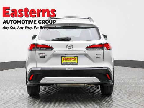 Used 2022 Toyota Corolla Cross XLE w/ Convenience Package image 6