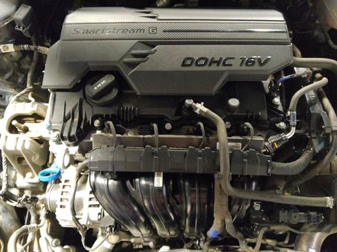 Used 2025 Hyundai Elantra SE image 30