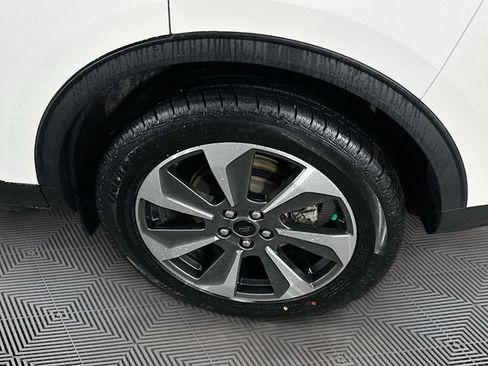 Certified 2024 Ford Escape Platinum AWD/4WD image 35