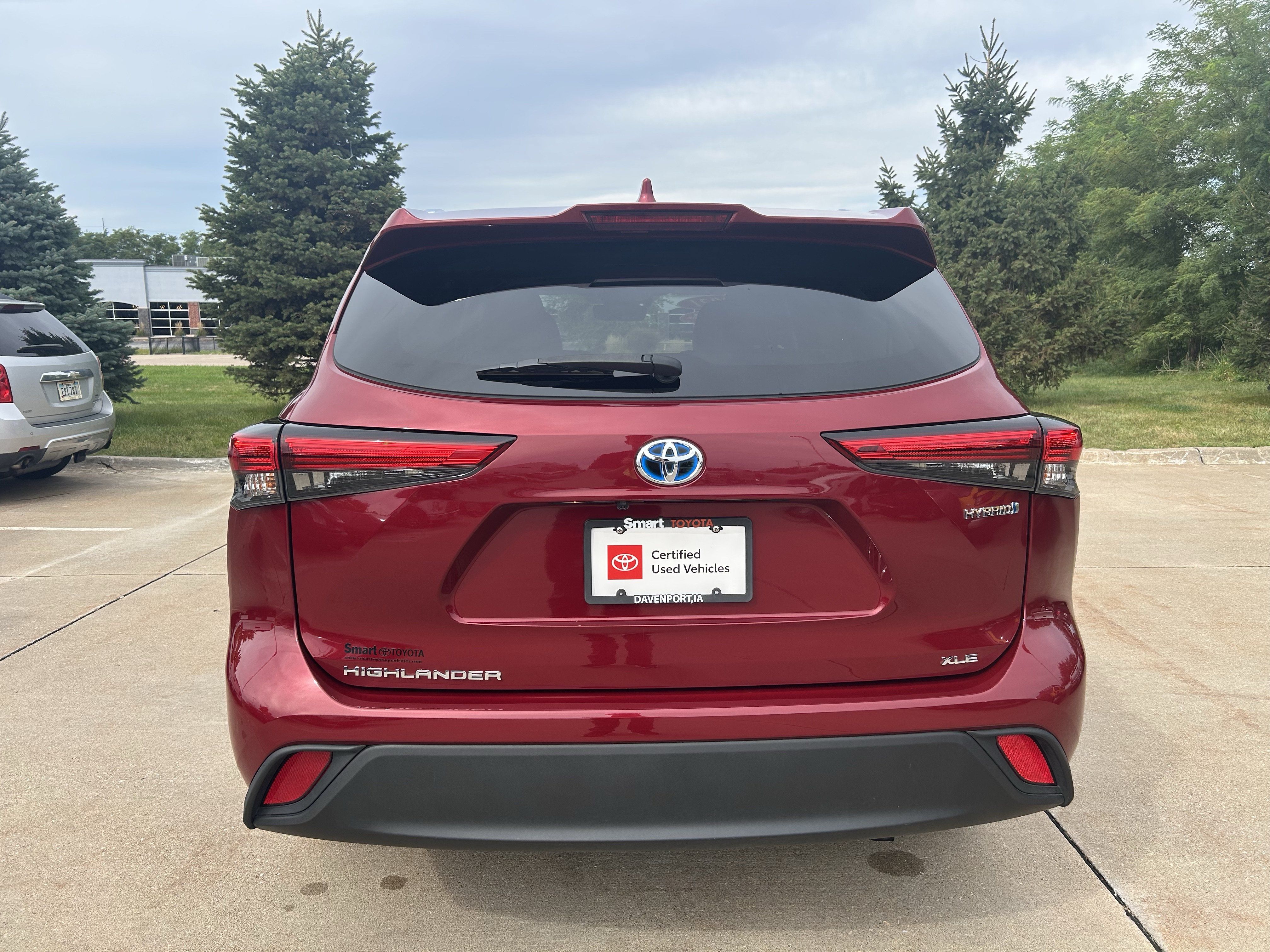 Certified 2021 Toyota Highlander XLE AWD/4WD image 4