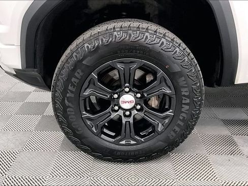 Used 2024 GMC Canyon Elevation w/ Convenience Package AWD/4WD image 10