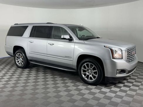 Used 2020 GMC Yukon XL Denali image 2