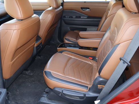 Used 2022 Nissan Pathfinder Platinum w/ Cargo Package FWD image 6