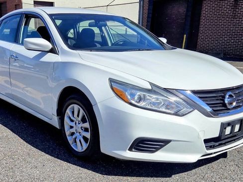 Used 2016 Nissan Altima 2.5 S w/ Power Driver Seat Package FWD image 5