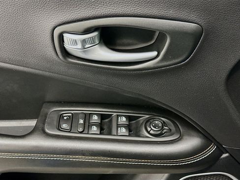 Used 2017 Jeep Compass Latitude AWD/4WD image 15