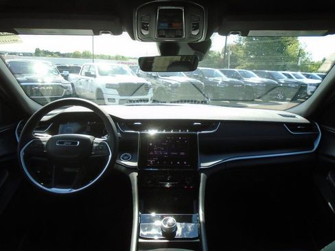 New 2025 Jeep Grand Cherokee L Altitude AWD/4WD image 12