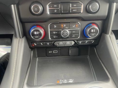 Used 2024 Chevrolet Suburban Premier image 37