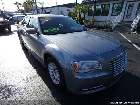 Used 2014 Chrysler 300 image 1