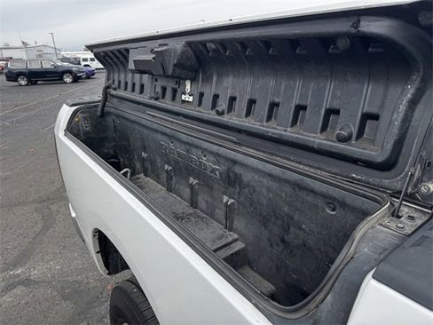 Used 2018 RAM 2500 SLT w/ Luxury Group image 17