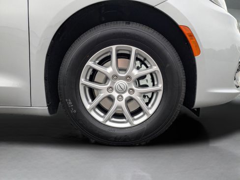 New 2026 Chrysler Pacifica Select image 52