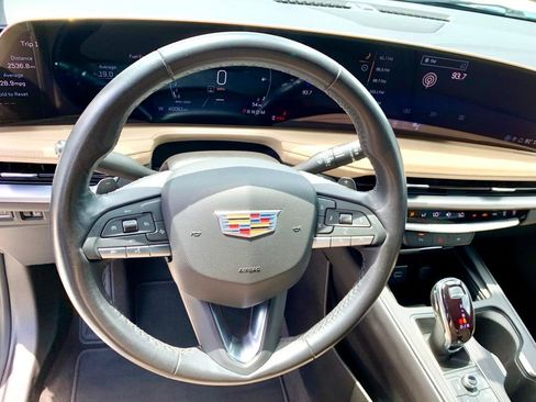 Used 2025 Cadillac XT4 Premium Luxury FWD image 30