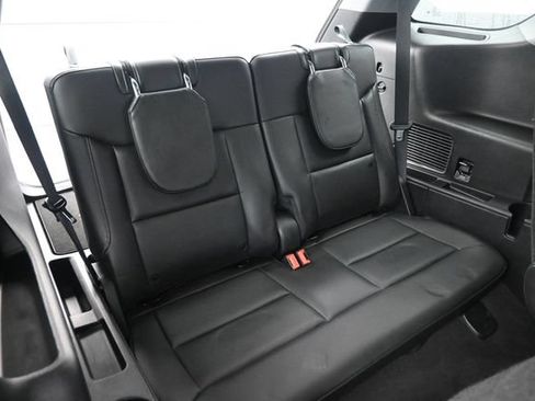 Used 2022 Ford Explorer XLT w/ Equipment Group 202A AWD/4WD image 9