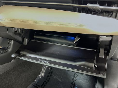 Used 2019 Toyota Avalon Limited image 35