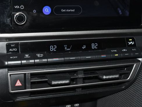 Used 2025 Toyota Camry SE FWD image 12