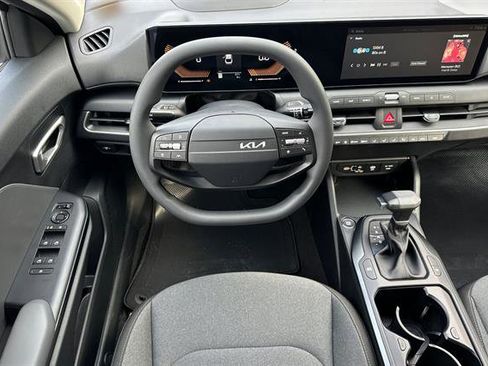 New 2025 Kia K4 LX image 15