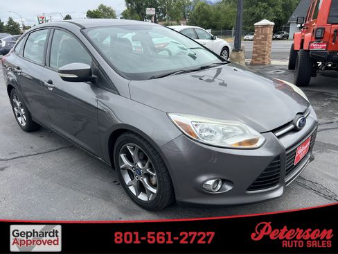 Used 2013 Ford Focus SE FWD image 1