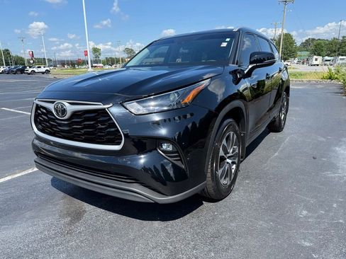 Used 2022 Toyota Highlander XLE AWD/4WD image 6