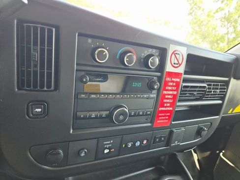 Used 2019 Chevrolet Express 2500 RWD image 22
