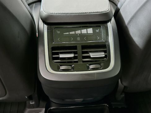 Used 2022 Volvo XC90 T6 Inscription w/ Climate Package image 28