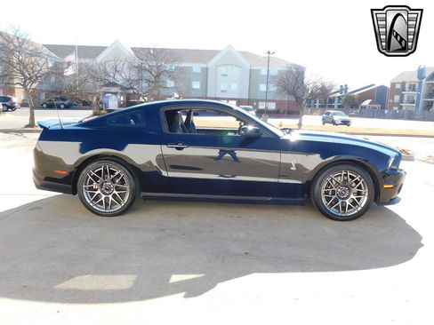Used 2012 Ford Mustang Shelby GT500 w/ SVT Performance Pkg image 5
