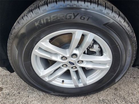 Used 2023 Ford Explorer XLT image 7