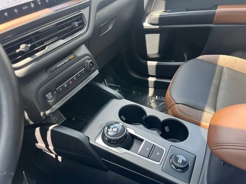 Certified 2025 Ford Bronco Sport Outer Banks w/ Outer Banks Tech Package+ AWD/4WD image 32