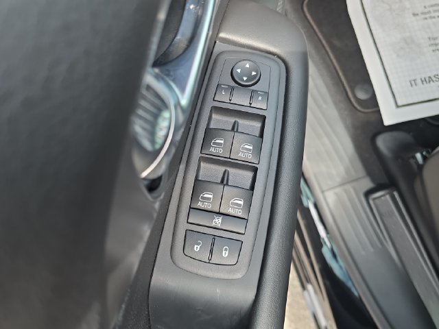 New 2026 Chrysler Pacifica Select w/ S Appearance Package FWD image 15