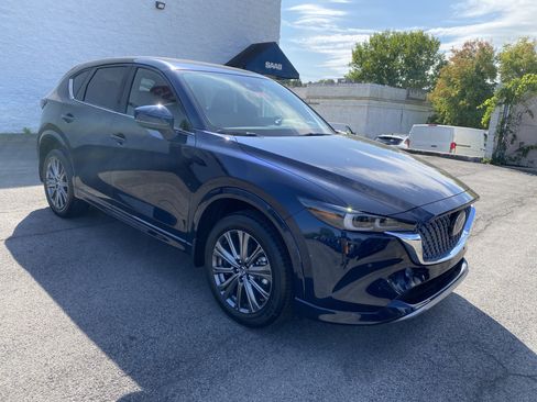 New 2025 MAZDA CX-5 Signature image 2