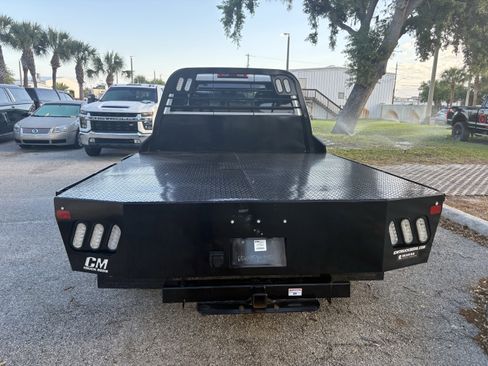 Used 2024 GMC Sierra 3500 Pro w/ Convenience Package image 4