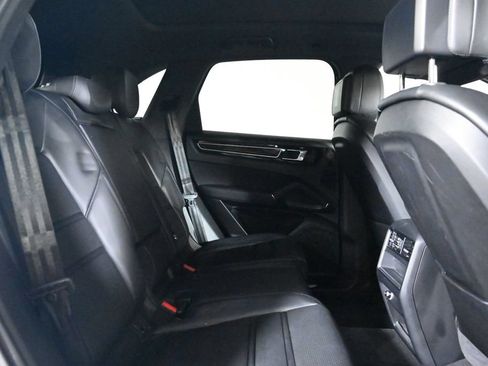 Certified 2023 Porsche Cayenne AWD/4WD image 36