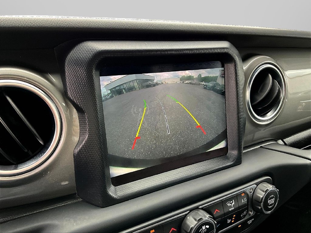 Used 2019 Jeep Wrangler Unlimited Sahara AWD/4WD image 16