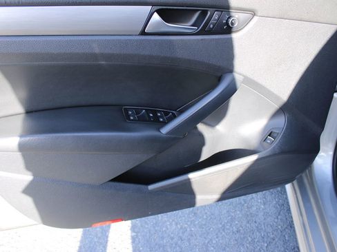 Used 2014 Volkswagen Passat 1.8T SE image 8