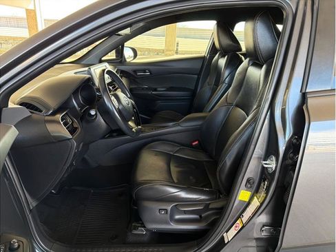 Used 2018 Toyota C-HR XLE image 10