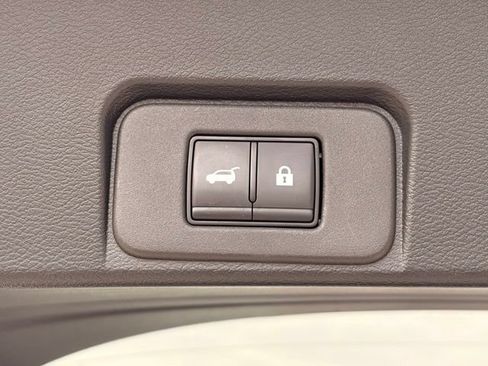 Used 2025 Nissan Rogue SV AWD/4WD image 12