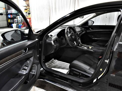 Used 2018 Honda Accord EX image 10