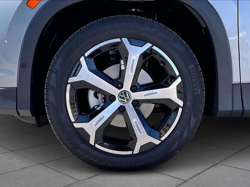 New 2026 Volkswagen Tiguan SE FWD image 11