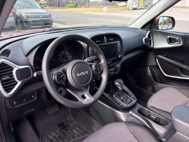 Certified 2022 Kia Soul LX FWD image 30