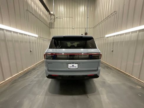 Used 2025 Lincoln Navigator Reserve AWD/4WD image 22