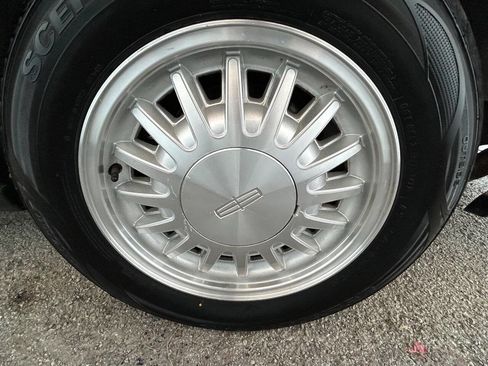 Used 1997 Lincoln Town Car Cartier image 16