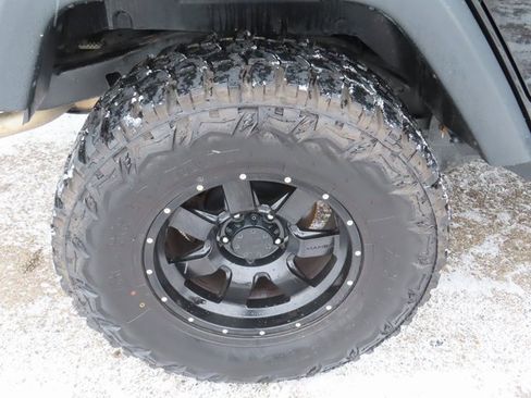 Used 2016 Jeep Wrangler Unlimited Rubicon w/ Connectivity Group image 12