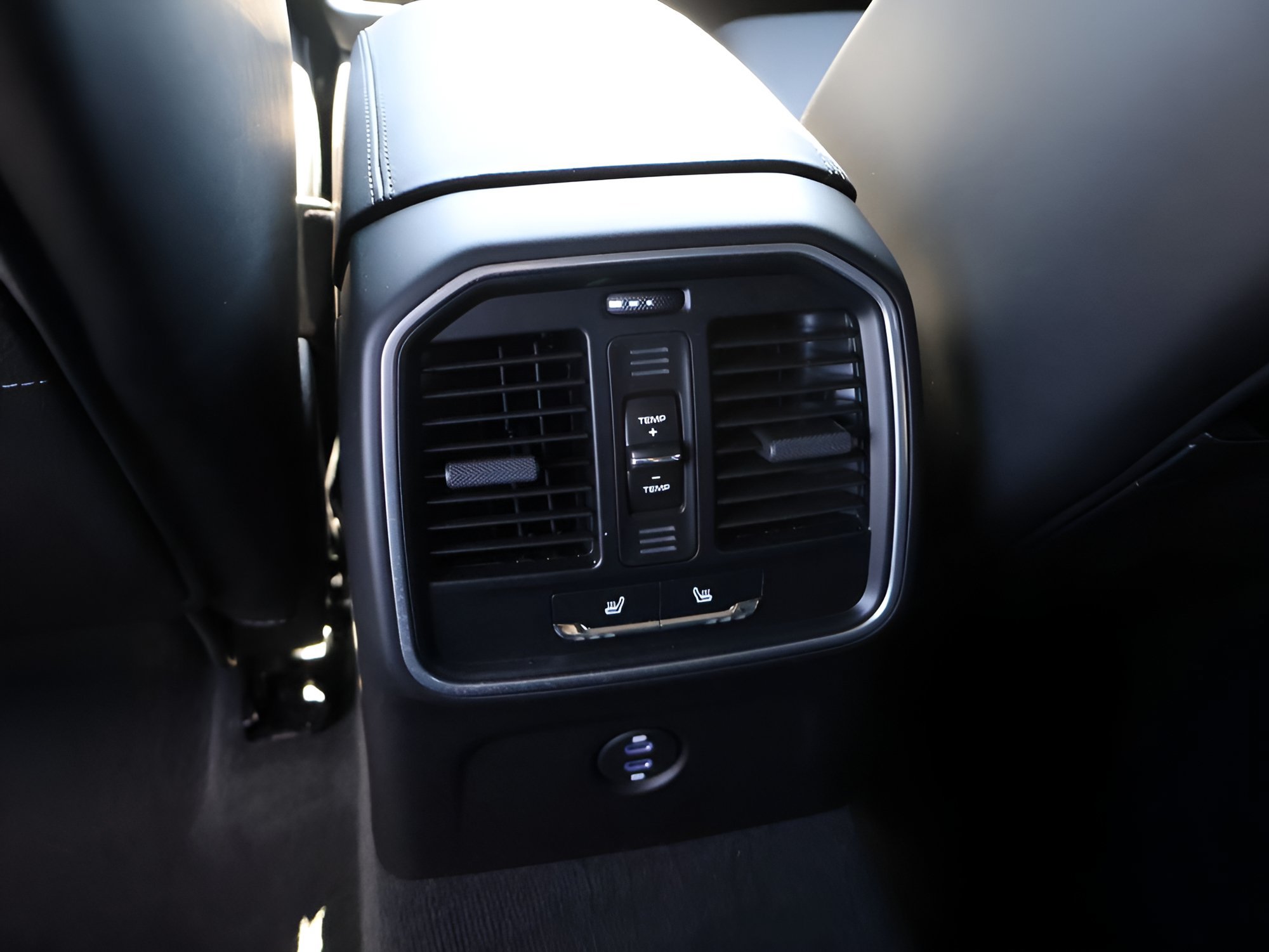 Certified 2026 Porsche Macan AWD/4WD image 21