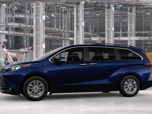 New 2026 Toyota Sienna XLE AWD/4WD image 3